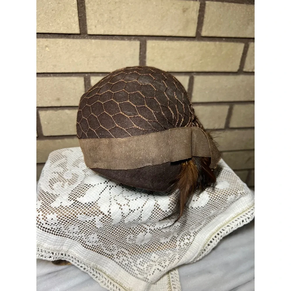 Vintage Neumann Endler Fairfield Brown Wool Felt Pillbox Hat Veil Feathers Bow